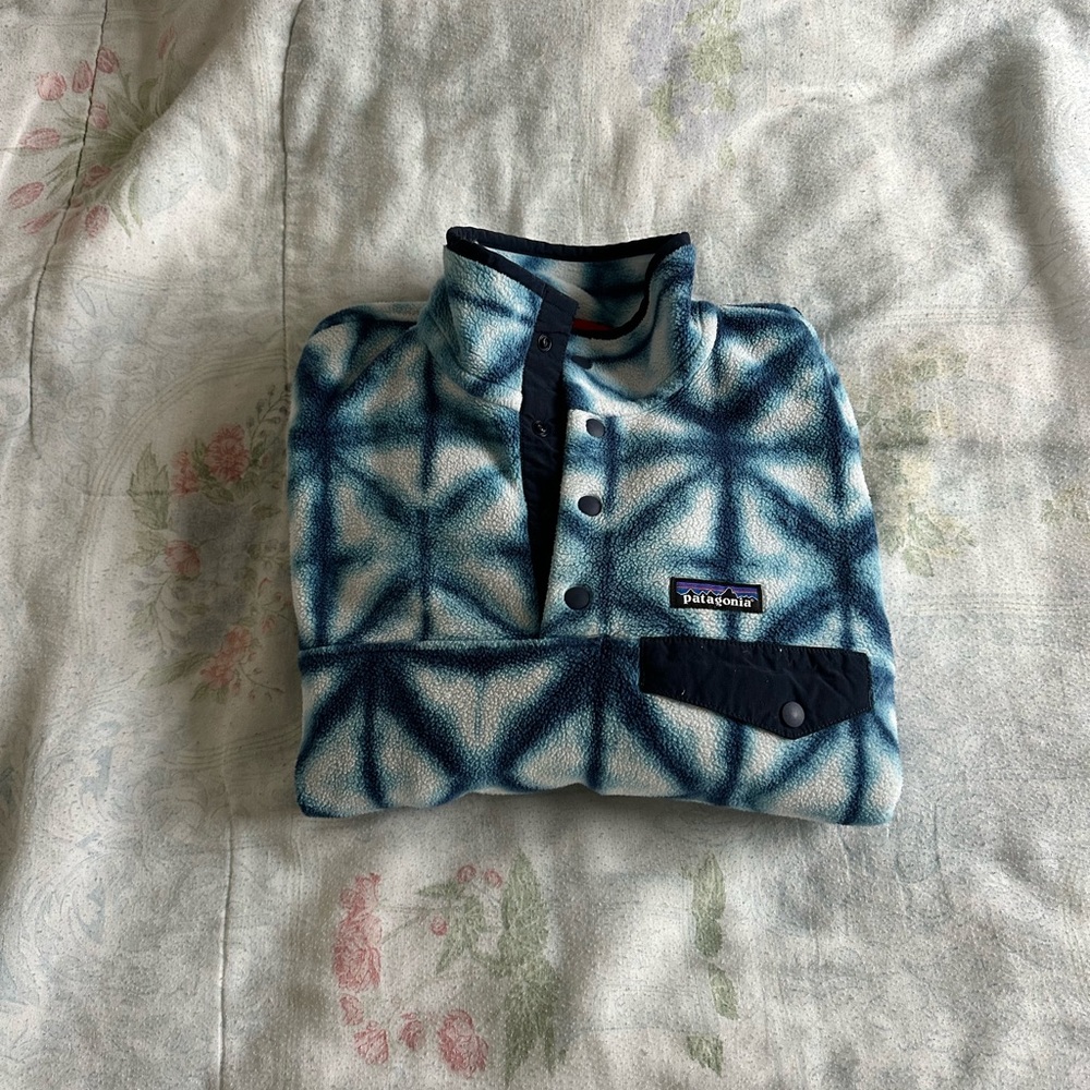 Patagonia Blue and White Fleece Pullover